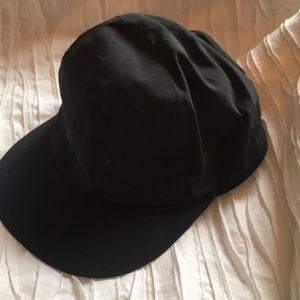 Black lululemon ultralightspeed run hat